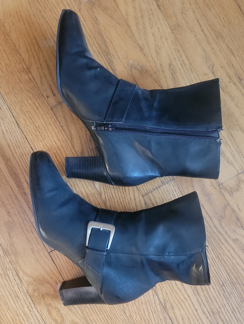 Predictions Women's Black Ankle Boots Size 8, man-made material, pre-owned.